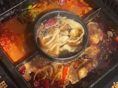 -老牌坊云南鱼豆花火锅(哈西万达店)