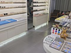 -视野联行眼镜•蔡司•依视路(温江店)