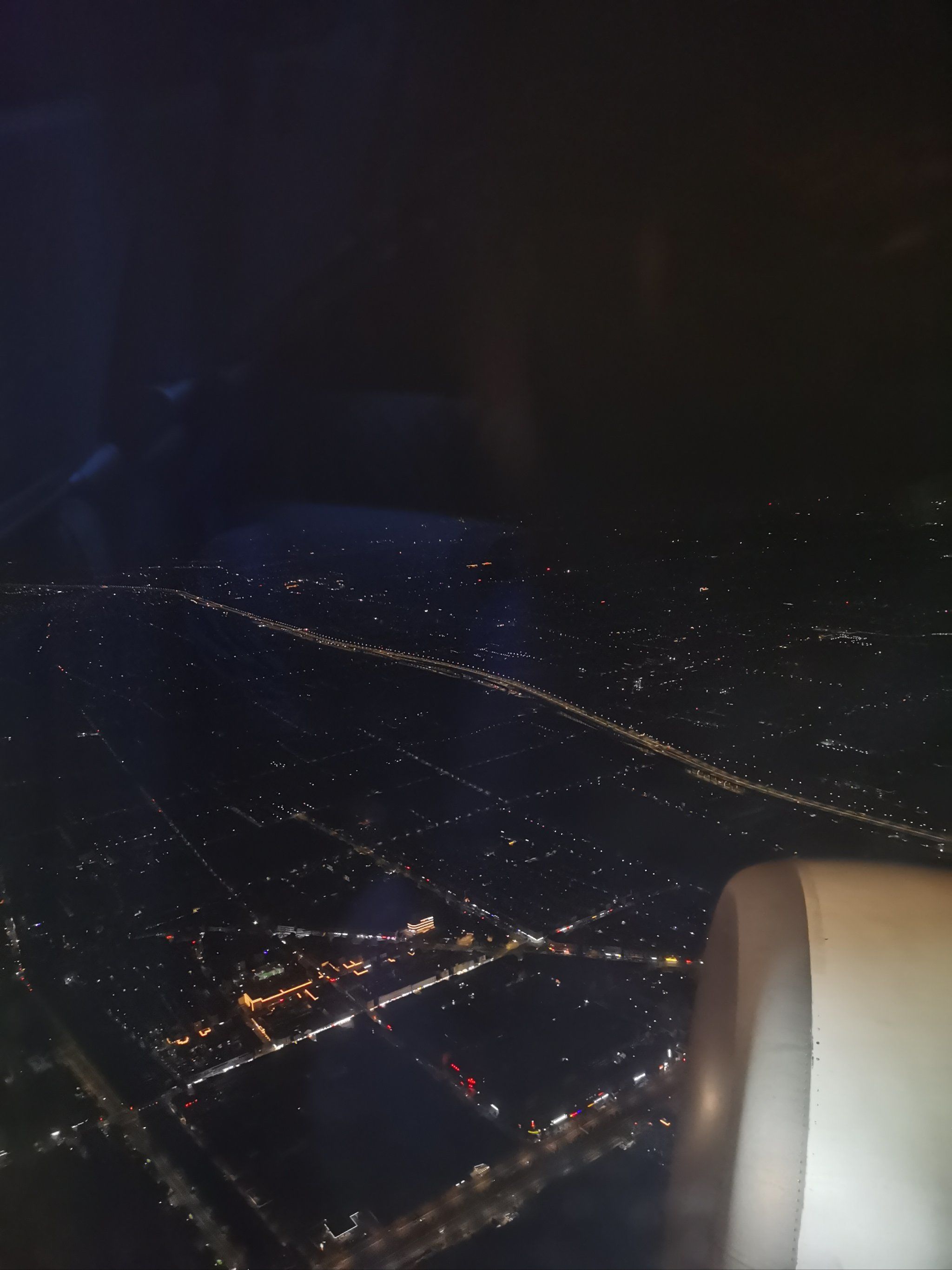 0元玩转这座城 
飞机上的夜景,还