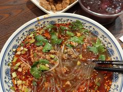 -爆炸头阿姨小四川正宗川味小吃(无任何分店)