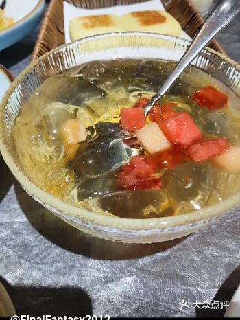 芙蓉虾仁汤很好吃，清淡鲜甜。豆花牛肉，牛肉很嫩