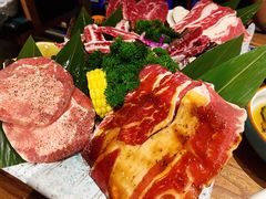 黑牛六拼-明洞阿姨·韩式酱蟹烤肉·创意料理(三元桥店)