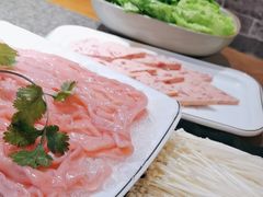 -小天鹅火锅·一线江景洪鼎旗舰店(洪崖洞店)