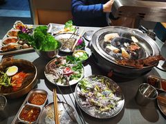 -围炉肉舍•炭烤活鳗•丹东海鲜烤肉(步行街店)