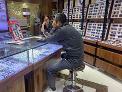 -三叶眼镜城批发市场(上海火车站店)