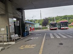 -佘山地铁站-停车场