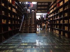 -钟书阁(松江泰晤士小镇店)