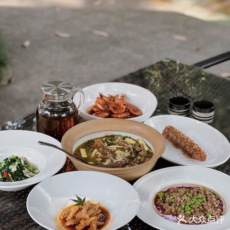 周末游玩好去处，竹林深处的竹园里