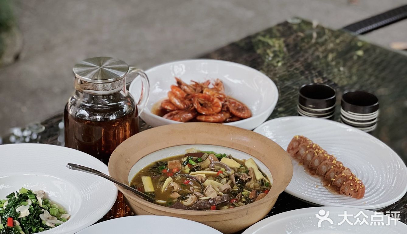 周末游玩好去处，竹林深处的竹园里