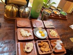 -银米·云南传统过桥米线(双廊黑金冠店)