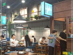 大堂-超越炭火牛蛙火锅鸡(河东店)
