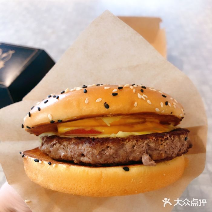 麦当劳(百联西郊购物中心店)安格斯厚牛芝士堡图片