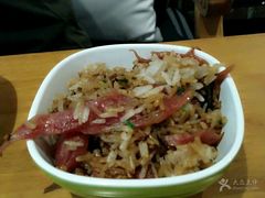 -洪氏嗨捞·广东猪肚鸡·椰子鸡火锅(西咸万象城店)