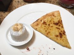 榴莲披萨-松山湖凯悦酒店·Café自助餐厅·周末火舞秀表演