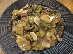 酸菜炒牛肉-唔止卤嘢·潮州府城菜(鹭江店)