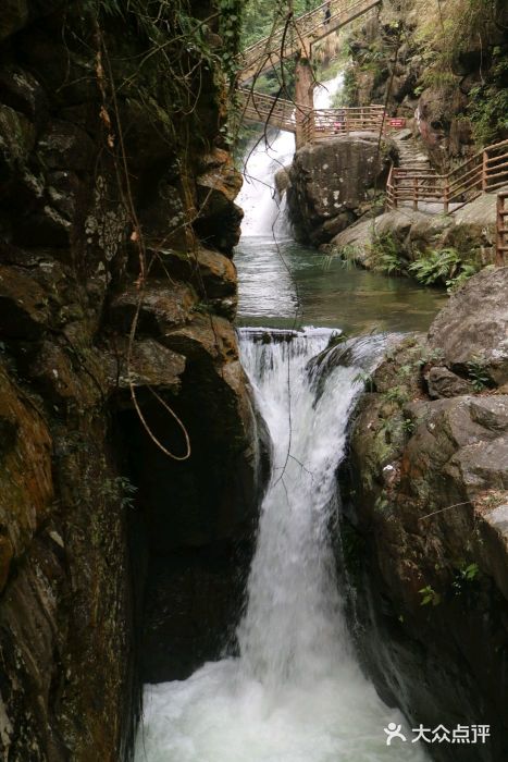 黄满寨瀑布图片