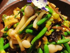 菌香瓜苗-慢丽江·云南野生菌土鸡锅(西山店)