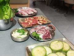 -围炉肉舍•炭烤活鳗•丹东海鲜烤肉(步行街店)