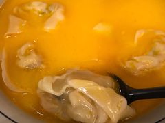 金汤黄鱼馄饨-蟹黄鱼·楼上面馆(外滩中央旗舰店)