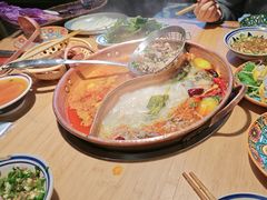 -洱火云南酸菜牛肉火锅(石景山当代商城店)