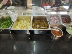 -鸿浩扒猪脚米线