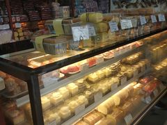 面包甜点陈列柜-红宝石·鲜奶小方(长阳店)