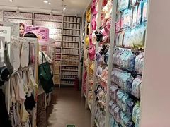 -名创优品(北京新中关购物中心地铁层店)