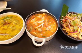 Famous Tom Yum Goong Seafood Soup