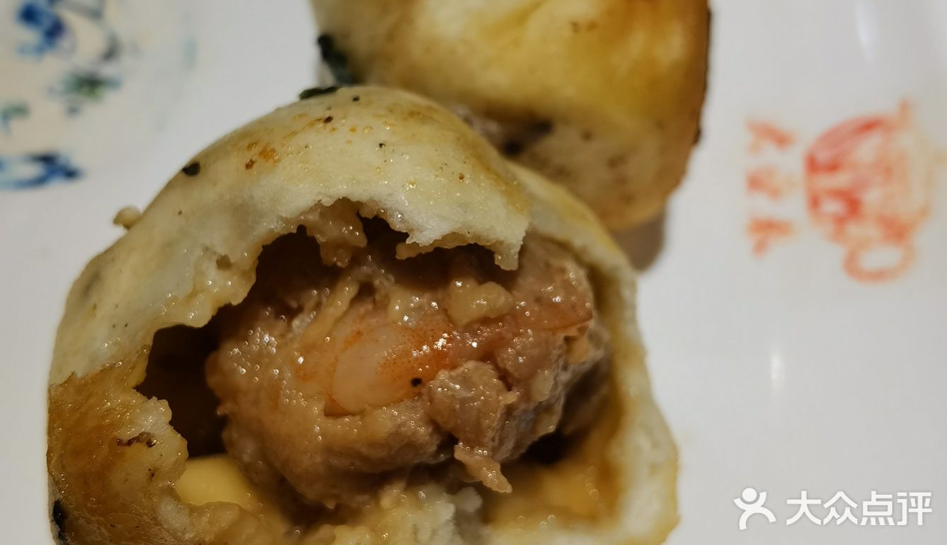 鱼丸很好吃。连千张包的馅料都那么瓷实。还真是老店