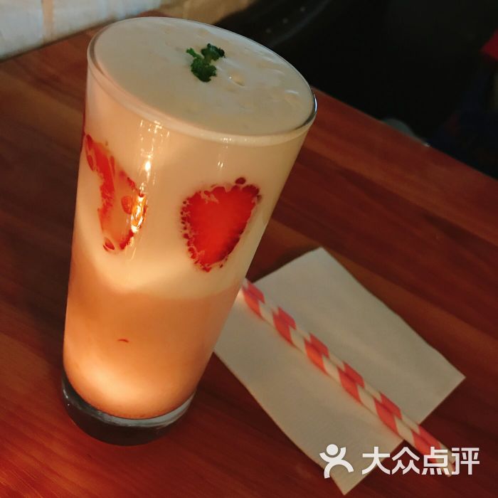 flora花神咖啡●清吧,酒吧,西餐(远景路店)草莓拿铁图片 - 第1张