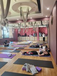 -威思丽高温瑜伽会馆