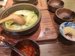 -良米山·云南野生菌过桥米线(上海首店)