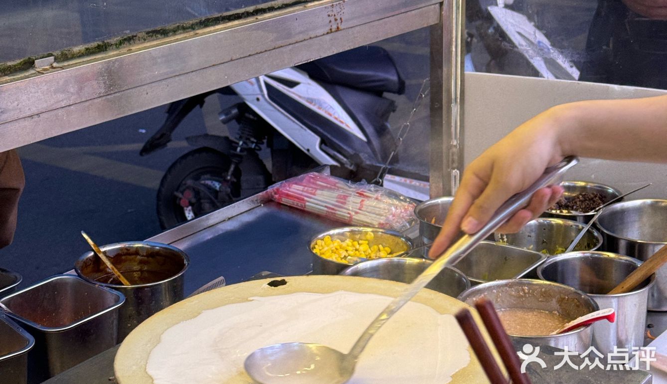 南宁的卷筒粉啊啊啊啊 一定要加多多的黄皮酱和花生碎