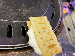 现烤棉花糖苏打饼干-玄希浪漫厨房·韩料烤肉(湖滨银泰in77店)