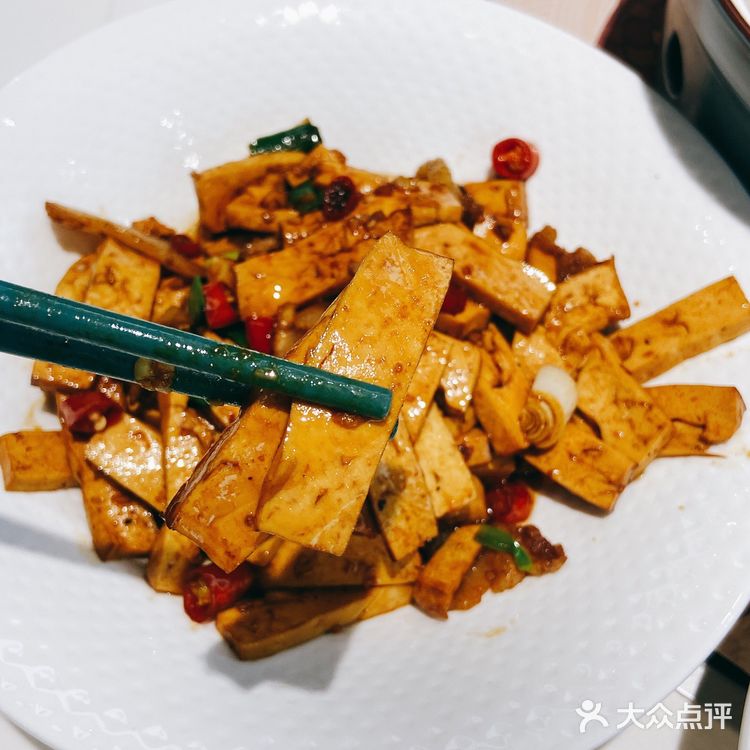 他家的食材非常新鲜 听说这里的厨师都是在十年之上