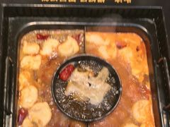 -老牌坊云南鱼豆花火锅(哈西万达店)