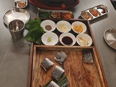 -围炉肉舍•炭烤活鳗•丹东海鲜烤肉(步行街店)