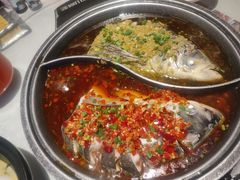 -阿瓦山寨·湘菜现炒·剁椒鱼头王(咸阳总店)