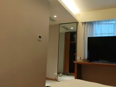 -全季酒店(重庆李子坝牛角沱地铁站店)