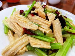 清炒腐竹-三居鲁味坊黄焖鸡(山大路店)
