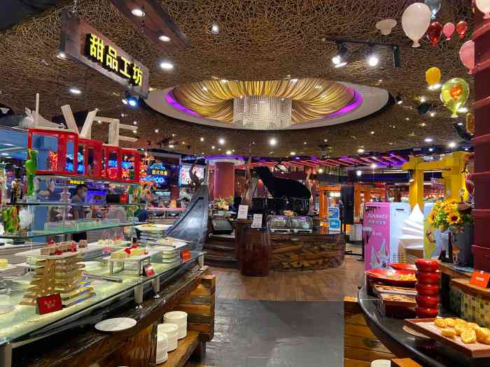 四海一家(万博中心店)-"食物种类好多! 装修很辉煌,只系觉.