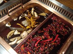 -老牌坊云南鱼豆花火锅(爱建店)