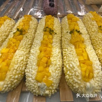 他们家在麦当劳的对面，地址很好找