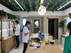-视野联行眼镜·蔡司授权店(长白万象汇店)