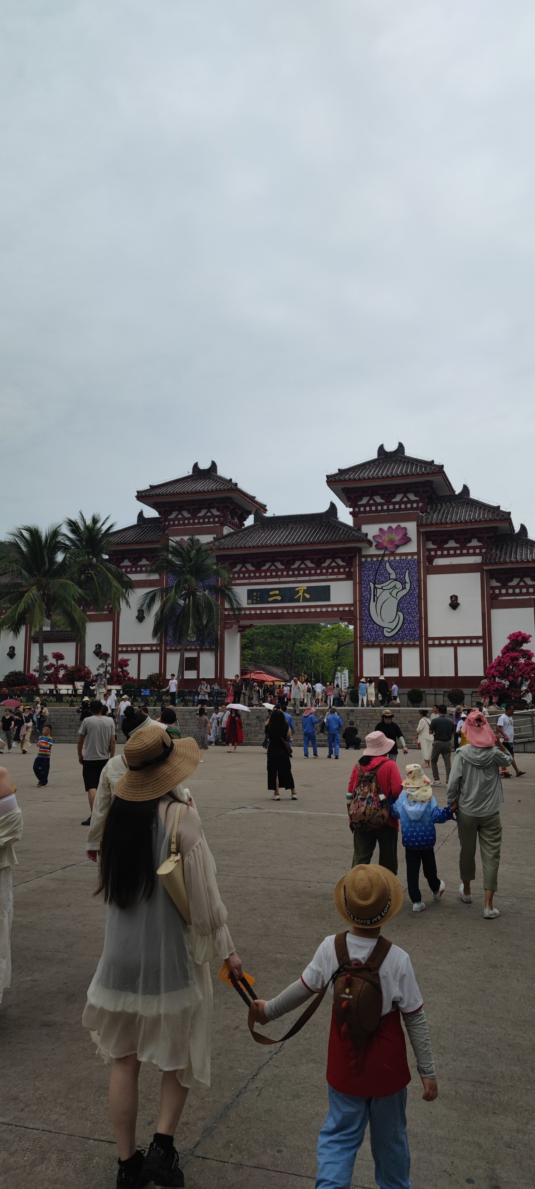 0元玩转这座城 

门牌叫不二意思是不二法门 如果叫二不那就真