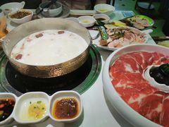 -洪氏嗨捞·广东猪肚鸡·椰子鸡火锅(西咸万象城店)