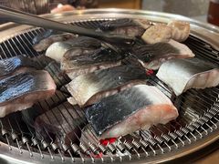 -围炉肉舍•炭烤活鳗•丹东海鲜烤肉(步行街店)