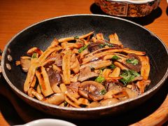 橄榄油煎三种菇-庆春朴门(前滩太古里店)