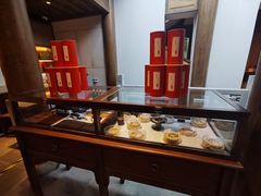 面包甜点陈列柜-鲤院·新中式美学·庭院餐厅(夫子庙店)