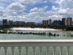 -芭黎人江景轻奢酒店(告庄西双景星光夜市店)